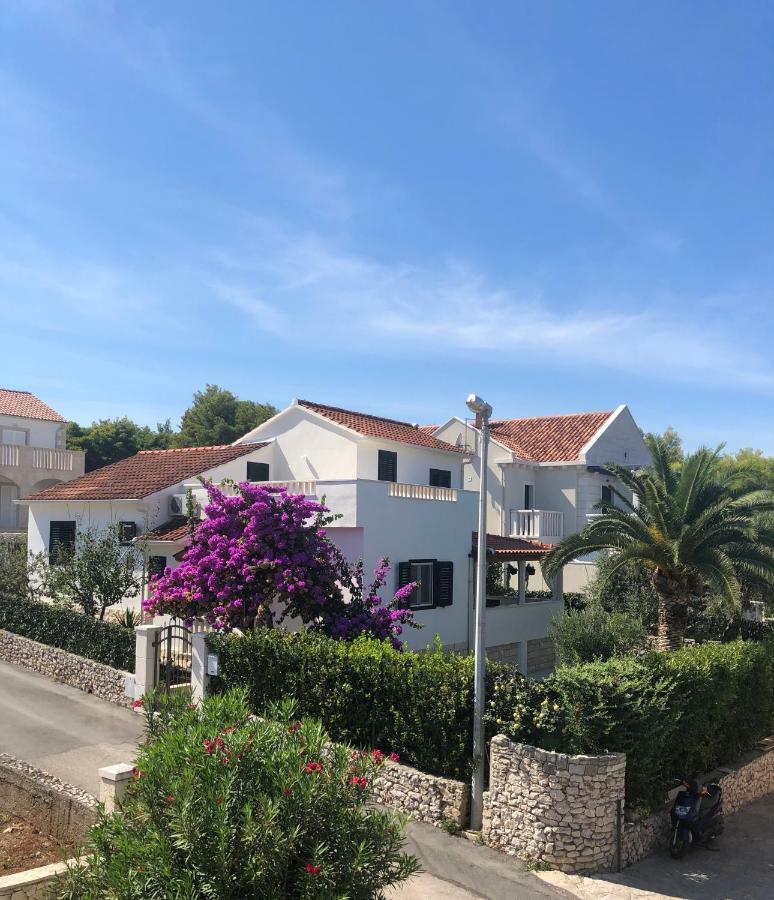 Holiday Home Brac Supetar Ngoại thất bức ảnh